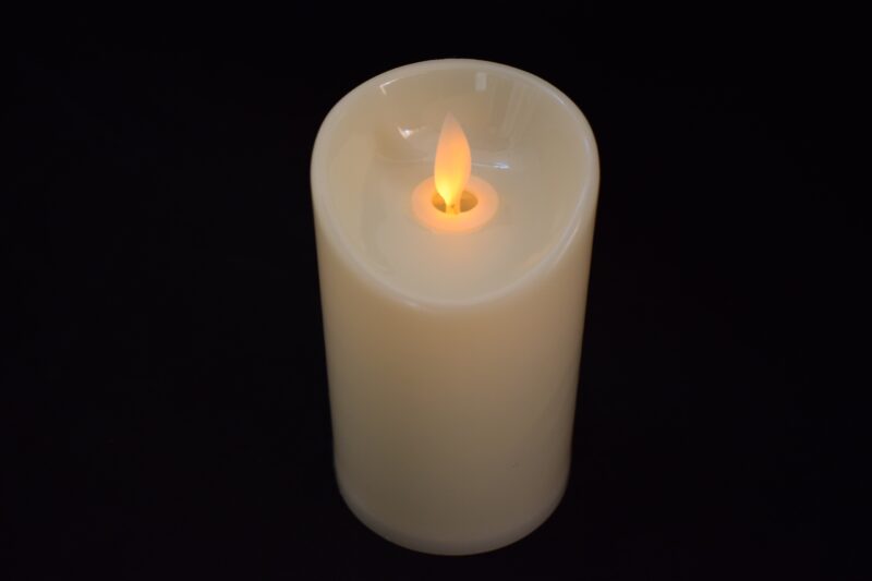 DUŻA ŚWIECA LED RUCHOMY PŁOMIEŃ NA BATERIE 12cm