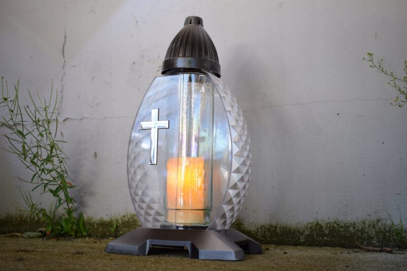 ZNICZ LAMPION OZDOBNY Z KRZYŻEM LATARENKA OWAL srebrny